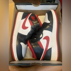 Nike & Jordan sneaker’s/Size 5/Black,Red,White/material satin, suede.
